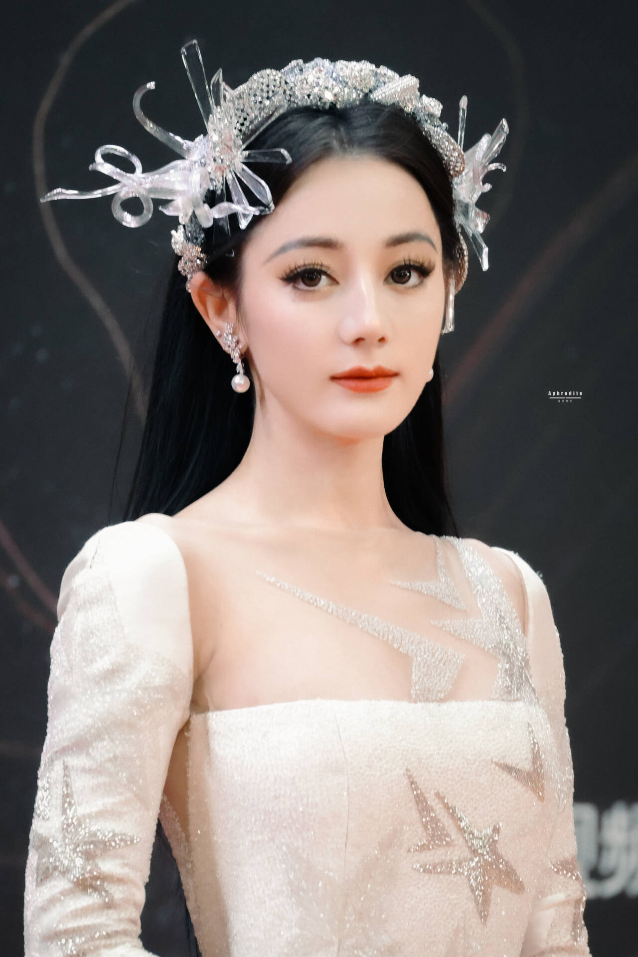 迪丽热巴星光大赏红毯 /芒果体育
